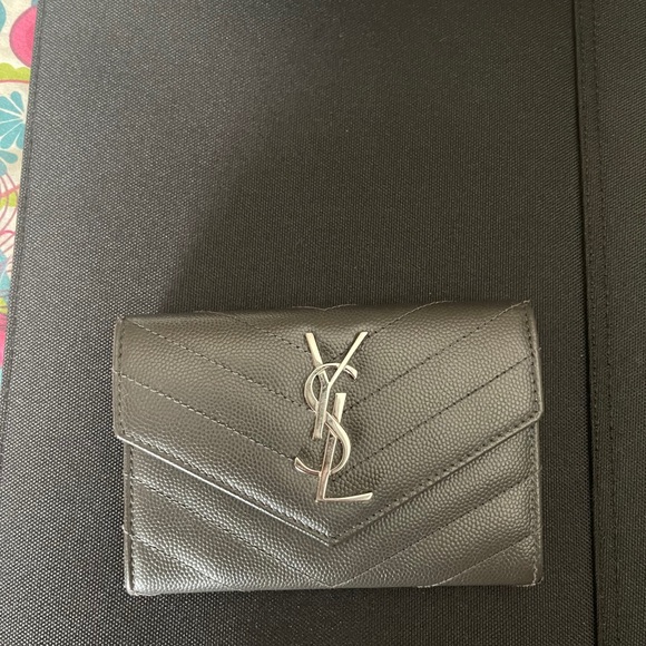 ❌❌SOLD❌❌YSL Compact Wallet - Picture 10 of 12